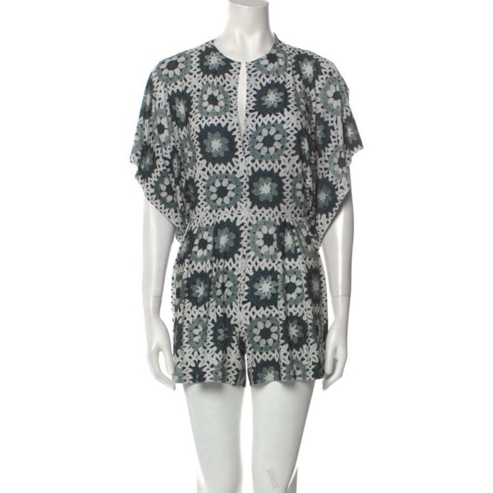 Norma Kamali
Floral Print Crew Neck Romper w/ Tags
Size: XS